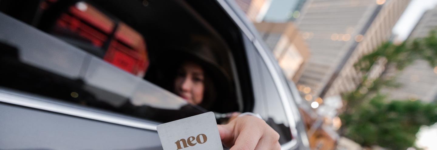 Une carte Neo Financial avec des pourcentages de remises en argent